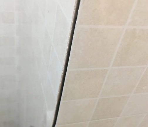 高密瓷砖空鼓维修公司分享阳台瓷砖脱落的修复过程可以分为以下几个步骤