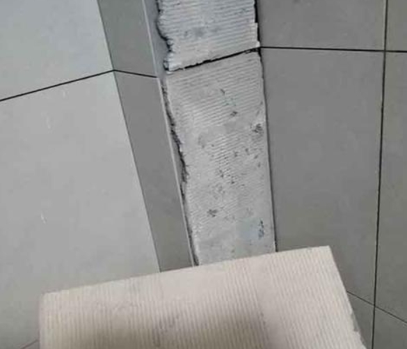 高密瓷砖空鼓维修公司分享下厨房瓷砖脱落的补救措施。